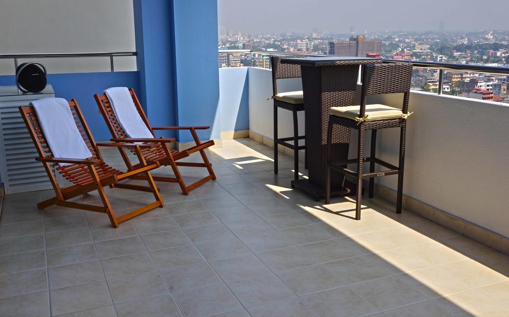 Апартаменты The Penthouse Above Sea Дехивала-Маунт-Лавиния Экстерьер фото