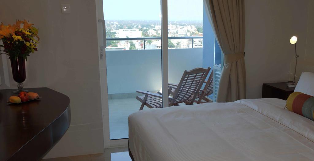 Апартаменты The Penthouse Above Sea Дехивала-Маунт-Лавиния Экстерьер фото