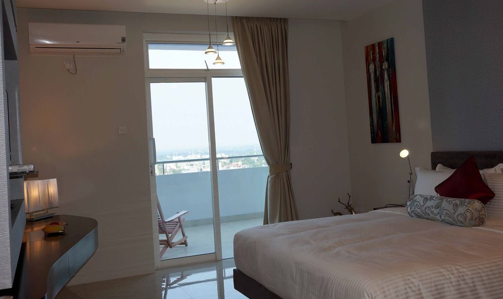 Апартаменты The Penthouse Above Sea Дехивала-Маунт-Лавиния Экстерьер фото