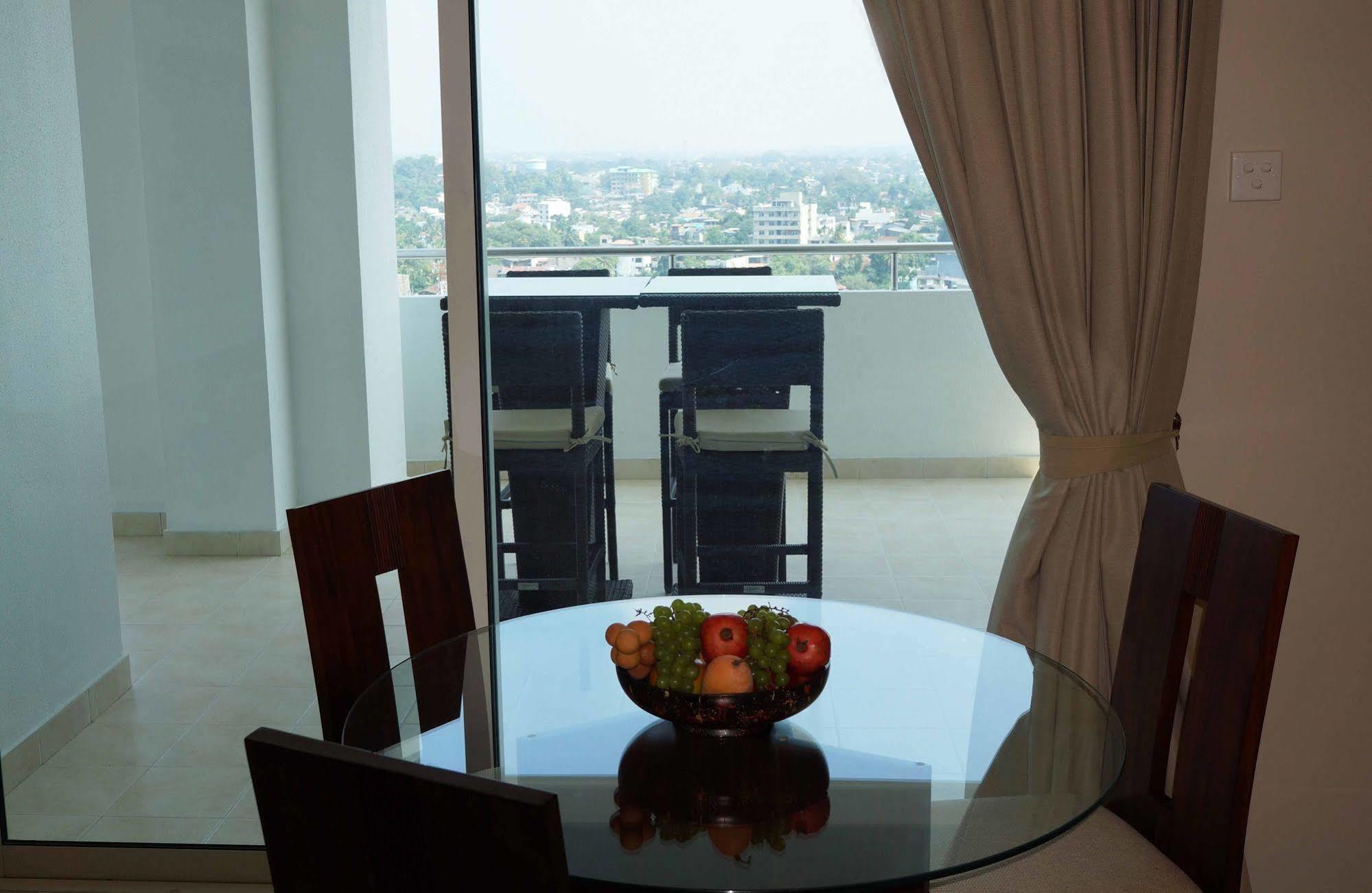 Апартаменты The Penthouse Above Sea Дехивала-Маунт-Лавиния Экстерьер фото