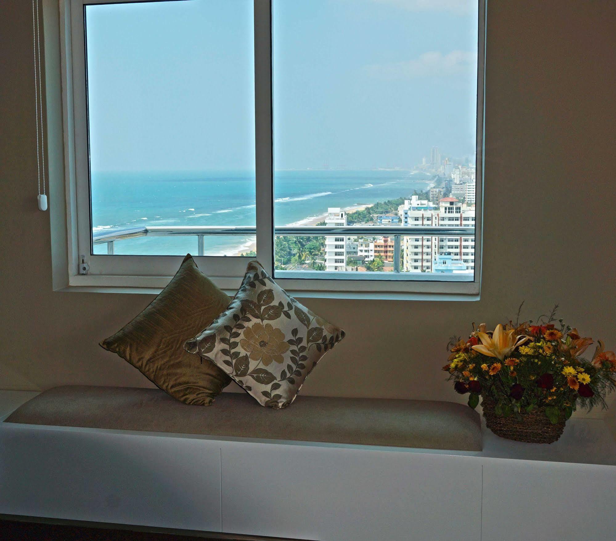Апартаменты The Penthouse Above Sea Дехивала-Маунт-Лавиния Экстерьер фото
