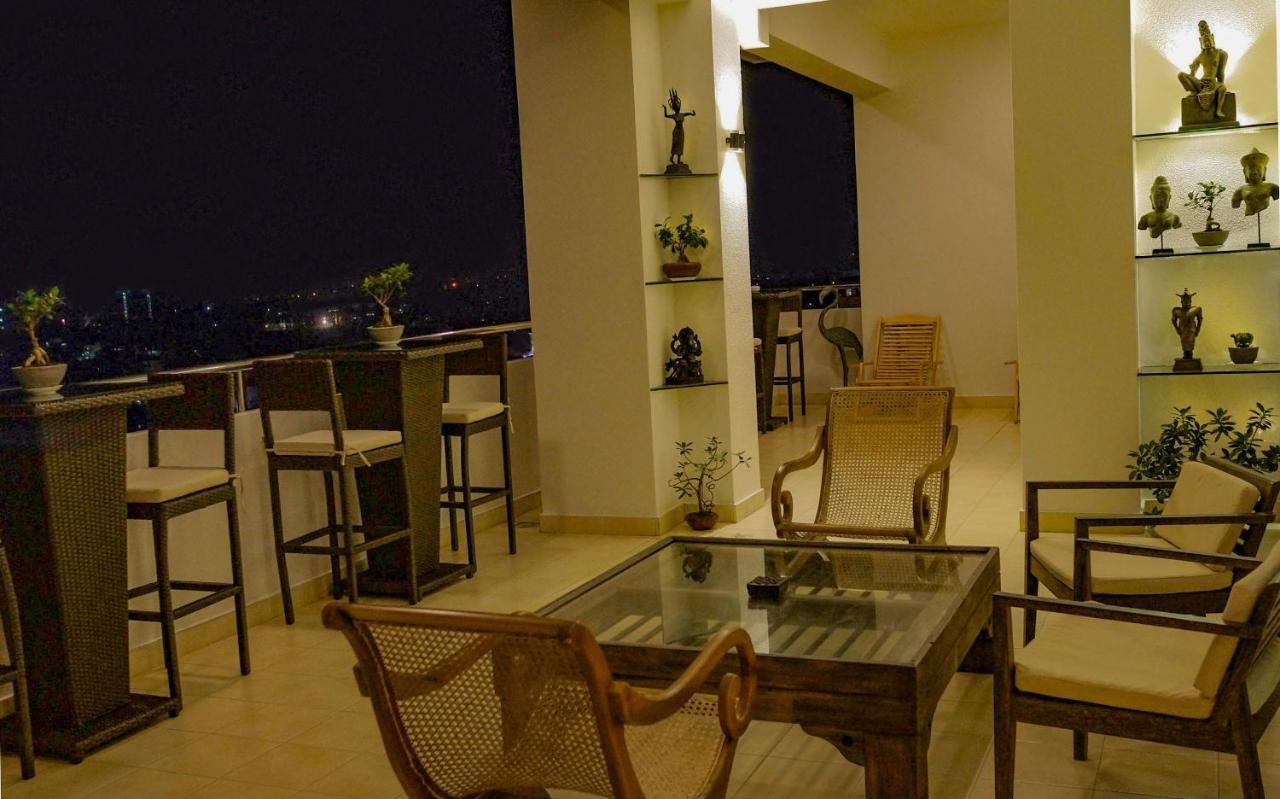 Апартаменты The Penthouse Above Sea Дехивала-Маунт-Лавиния Экстерьер фото